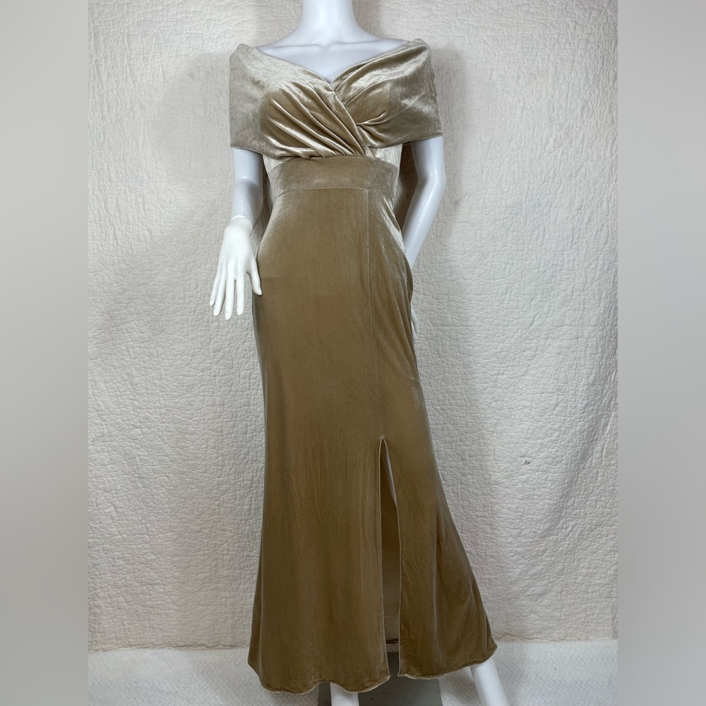 š„B2 Jasmine Off The Shoulder Luxe Velvet Fit & Flare Maxi Gown Women Size 2 - Picture 4 of 16